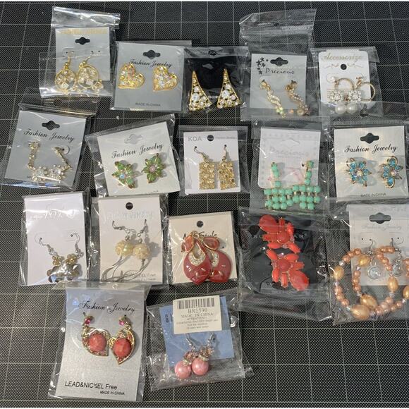Earrings Sparkle Themed 17 Pair Lot of Special Occasion Pierced Dangle Stud NEW - Picture 1 of 16